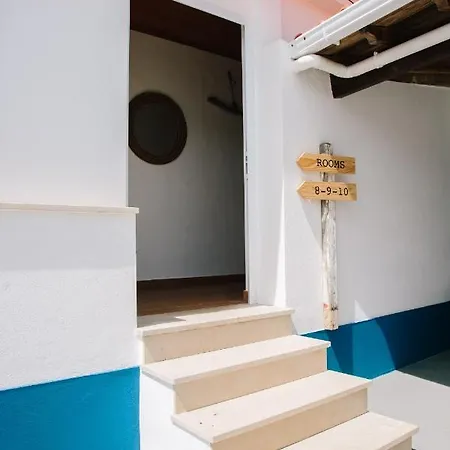 Zulla Nazare's Surf Village * נאזרה