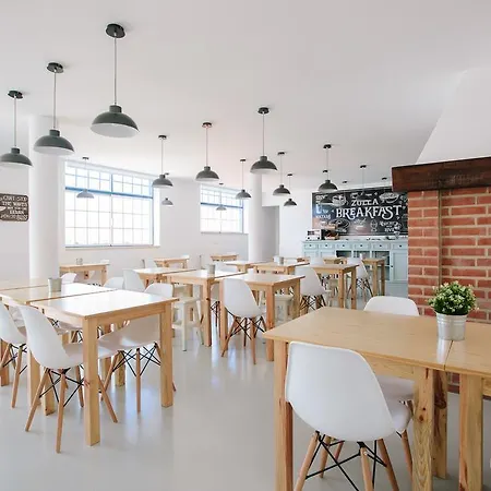 Zulla Nazare's Surf Village * Назаре