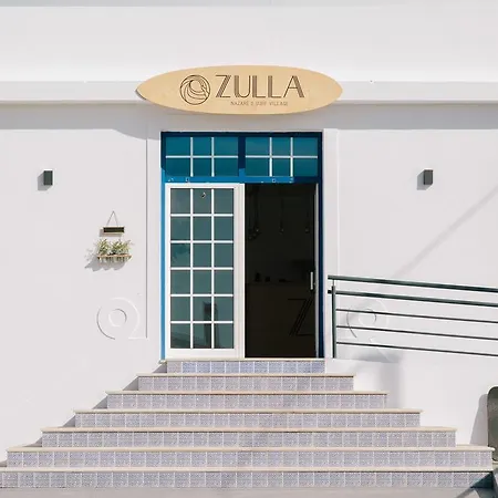 Zulla Nazare's Surf Village בית הארחה