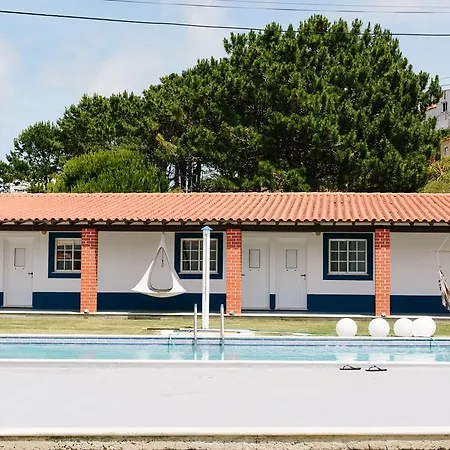 בית הארחה Zulla Nazare's Surf Village *