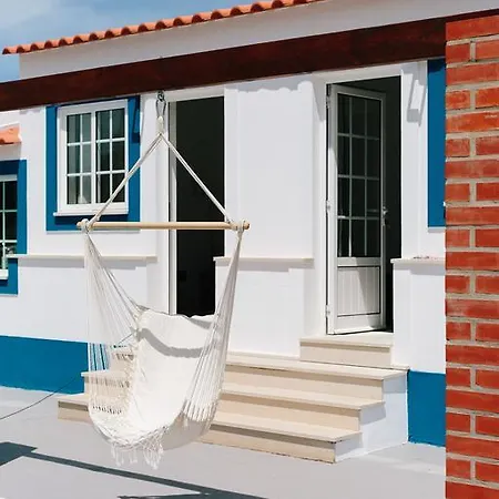 Гостевой дом Zulla Nazare's Surf Village Назаре