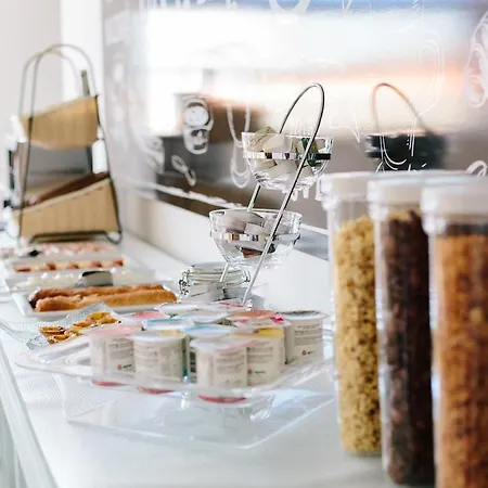 Zulla Nazare's Surf Village * Назаре