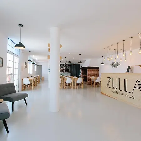 בית הארחה Zulla Nazare's Surf Village