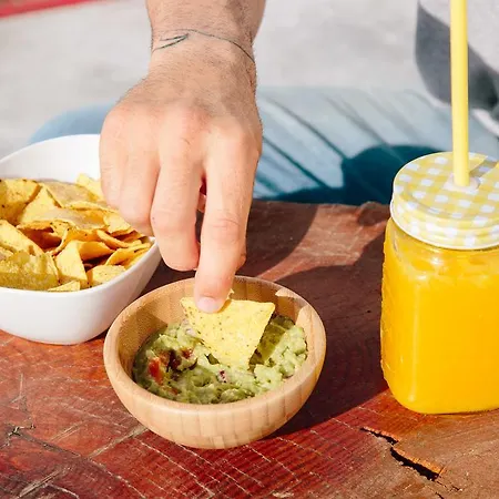 Zulla Nazare's Surf Village Гостевой дом