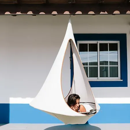 Zulla Nazare's Surf Village בית הארחה *