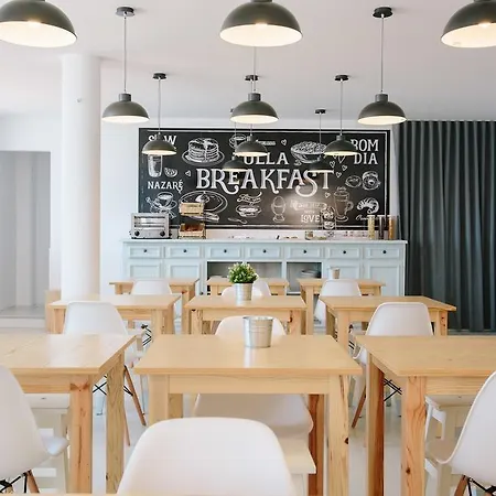 Zulla Nazare's Surf Village Гостевой дом