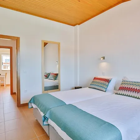 Zulla Nazare's Surf Village Гостевой дом Назаре