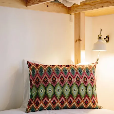 Гостевой дом Zulla Nazare's Surf Village *