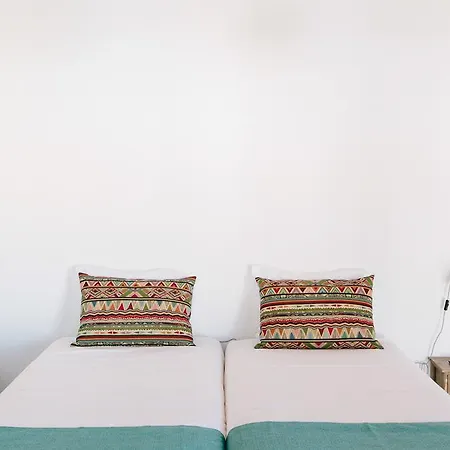 Zulla Nazare's Surf Village Гостевой дом