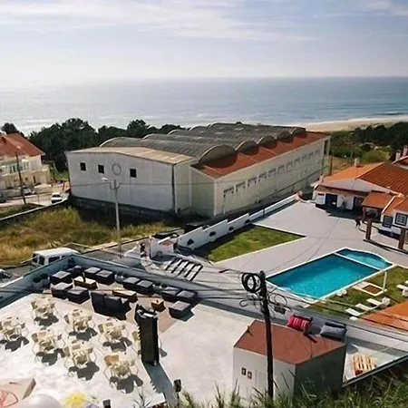 Gasthuis Zulla Nazare's Surf Village Nazaré