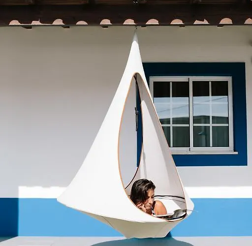 Zulla Nazare's Surf Village 招待所 *