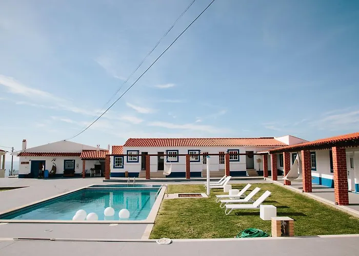 Zulla Nazare's Surf Village * Nazaré