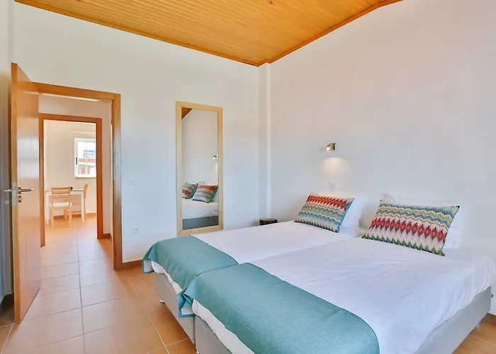 Zulla Nazare's Surf Village Vendégház Nazaré