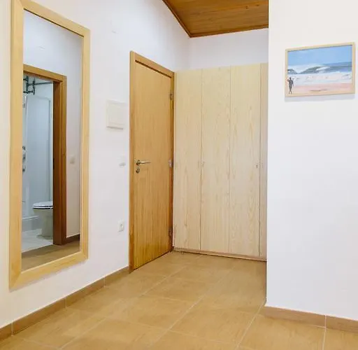 Zulla Nazare's Surf Village * Nazaré