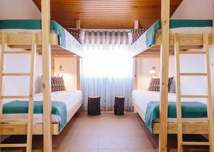 Zulla Nazare's Surf Village Vendégház