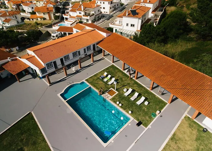 Zulla Nazare's Surf Village * 纳扎雷